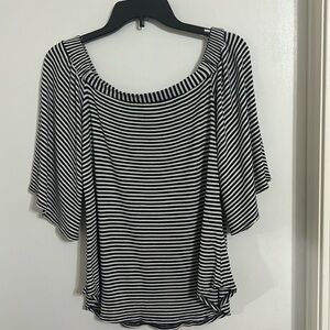 Veronica M. Essentials top.